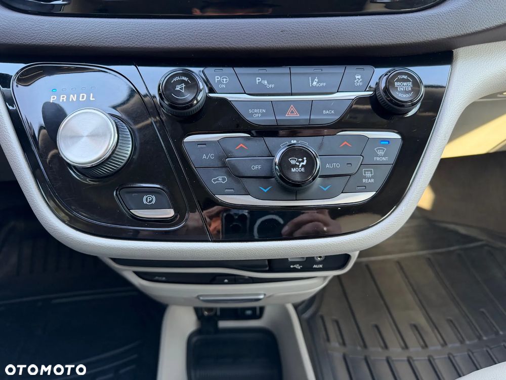 Chrysler Pacifica - 15