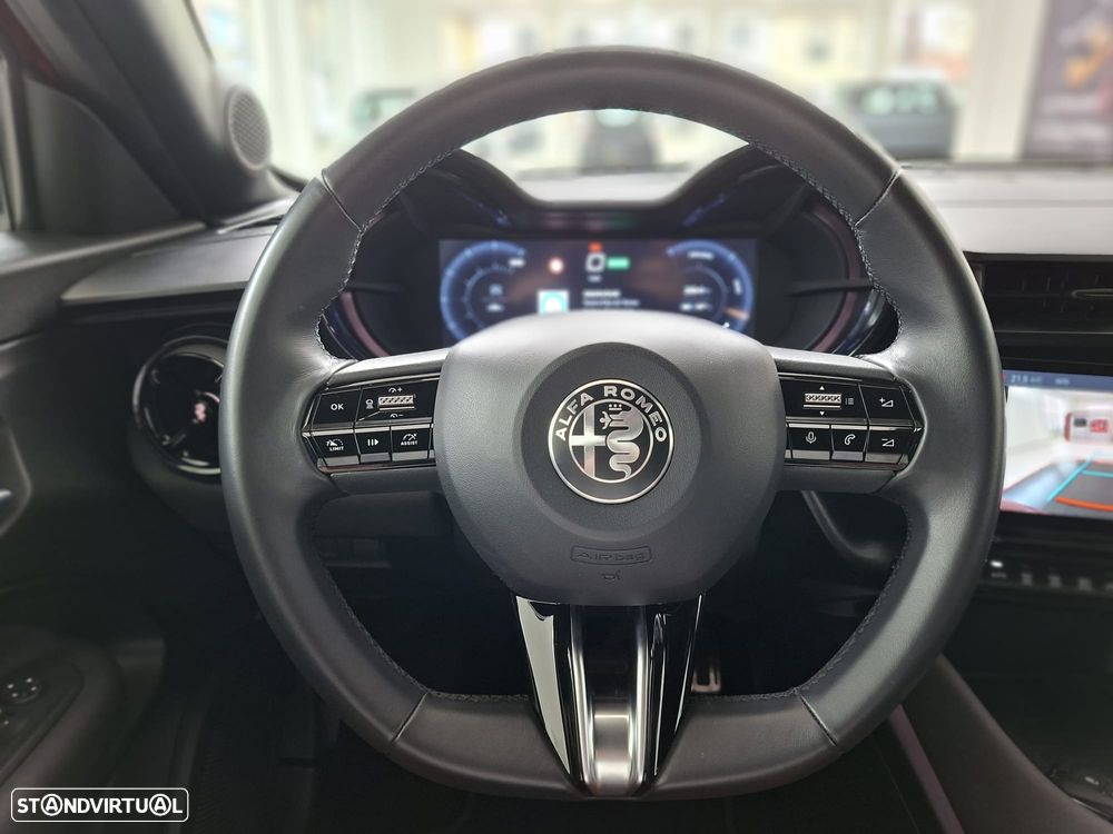 Alfa Romeo Junior 54 kWh Sport Speciale - 21