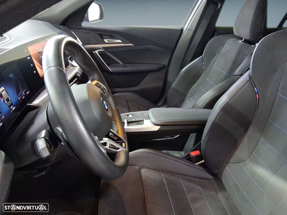 BMW iX2 eDrive20 Pack Desportivo M - 11