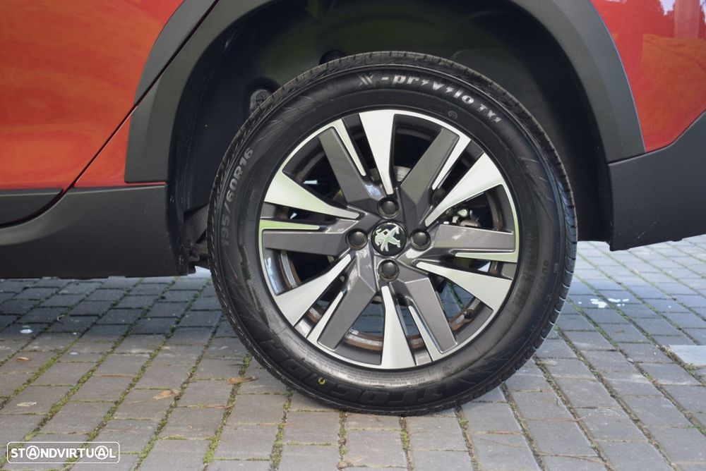 Peugeot 2008 1.2 PureTech Allure EAT6 - 42