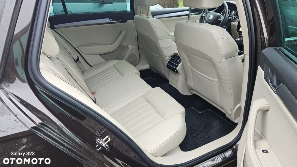 Skoda Superb 2.0 TDI DSG Premium Edition - 16