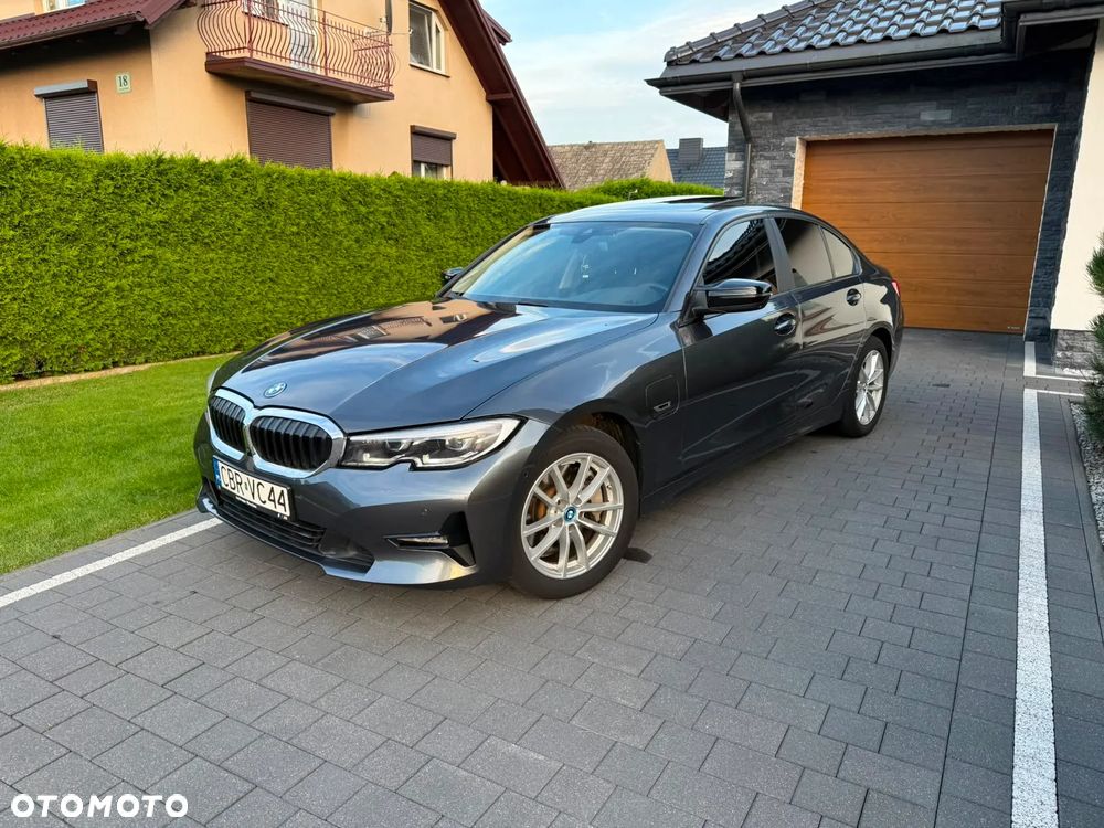 BMW Seria 3 330e xDrive - 37