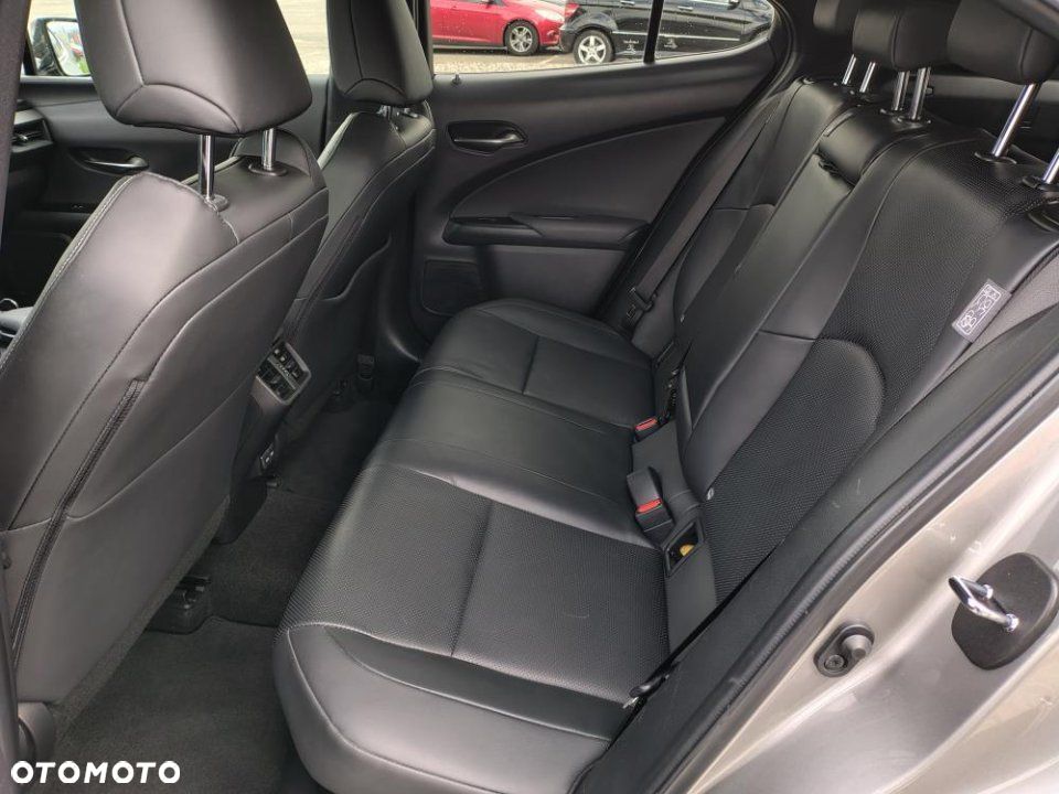 Lexus UX - 8