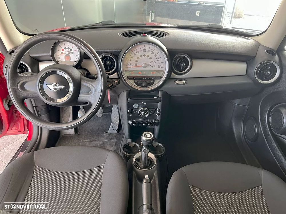 MINI 3 Portas One D - 10