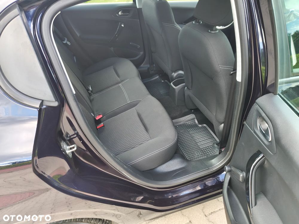 Peugeot 208 82 PureTech Style - 14