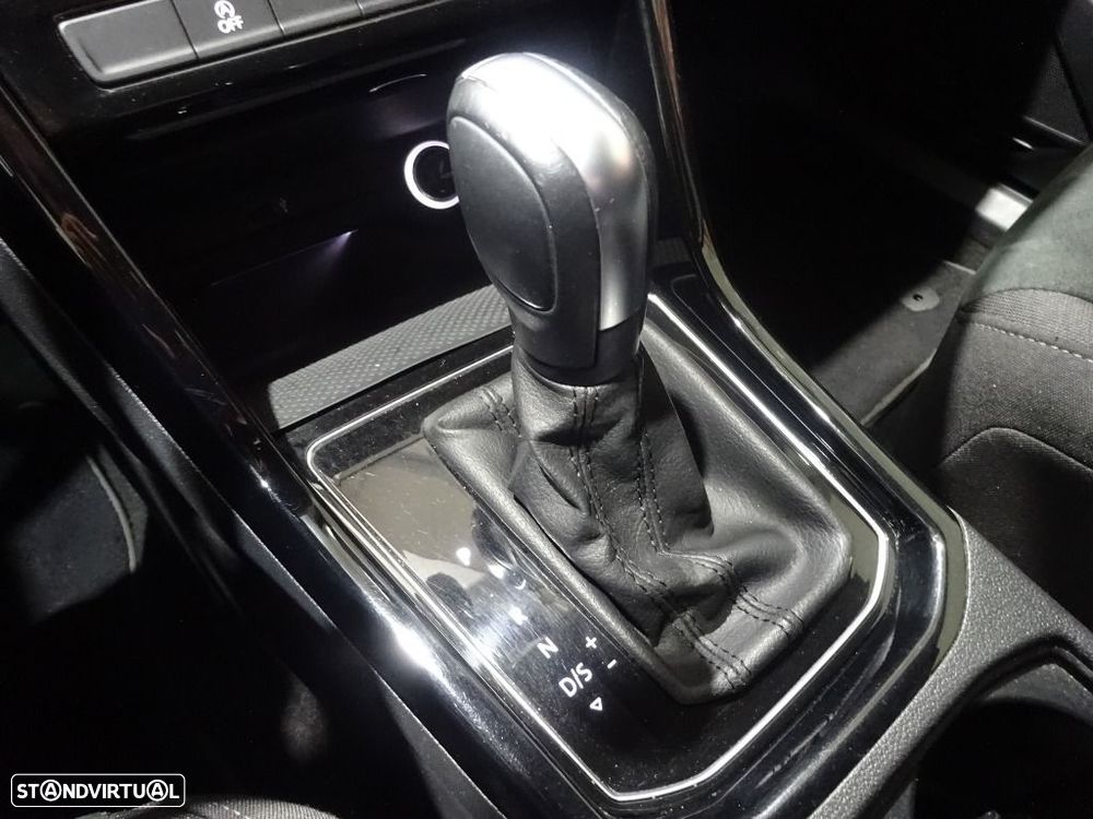 VW Touran 2.0 TDI Highline DSG - 30