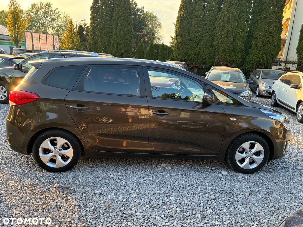 Kia Carens 1.6 GDI Attract - 8