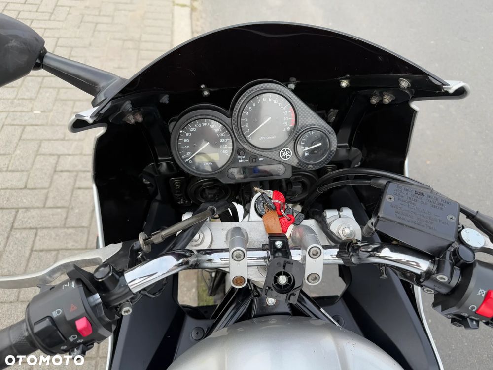 Yamaha FZS - 11