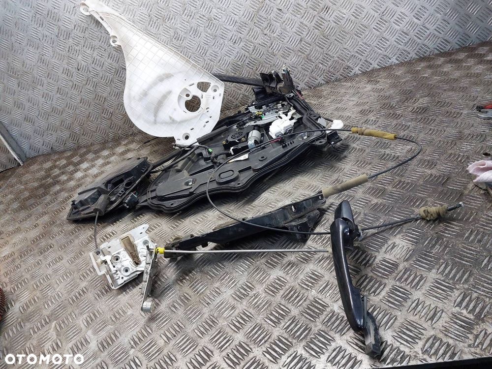 ZAMEK ROLKA PROWADNICA PODNOŚNIK DRZWI PRZESUWNE PRAWE MAZDA 5 I CR - 1