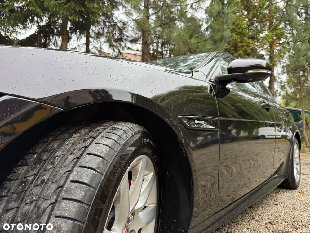 Jaguar XE - 10