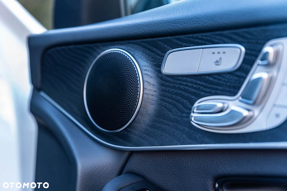 Mercedes-Benz GLC 300 4Matic 9G-TRONIC AMG Line Plus - 32