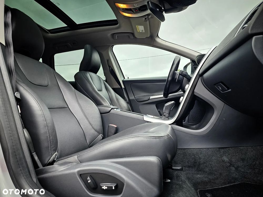 Volvo XC 60 T6 AWD Momentum - 22