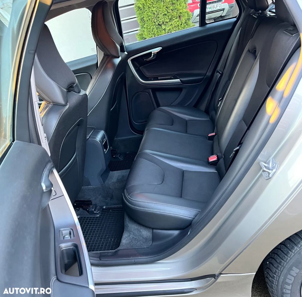 Volvo V60 D2 Momentum - 8
