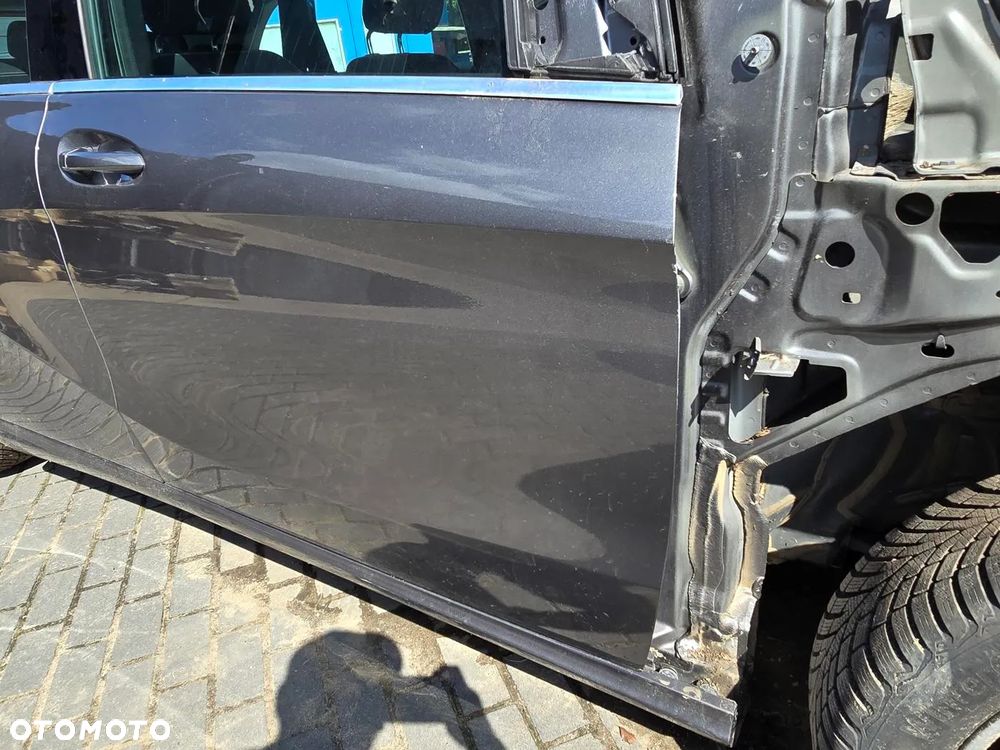 SPRZEDAM MERCEDES B-KLASA W246 PRAWE PRZEDNIE DRZWI W KOLOR 787 W ORYGINALE DO MONTAŻU - 5