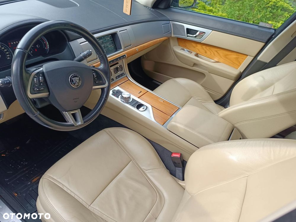Jaguar XF 2.2 D Premium Luxury - 7