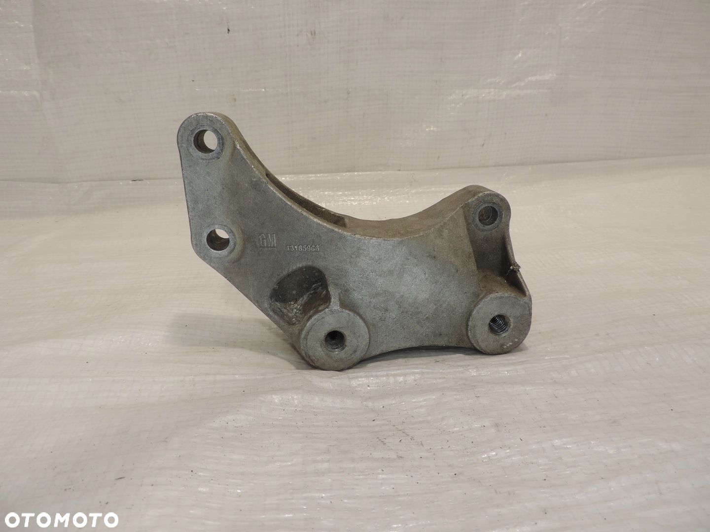 OPEL ADAM CORSA E ŁAPA SKRZYNI BIEGÓW 1,2 1,4 13185906 - 1