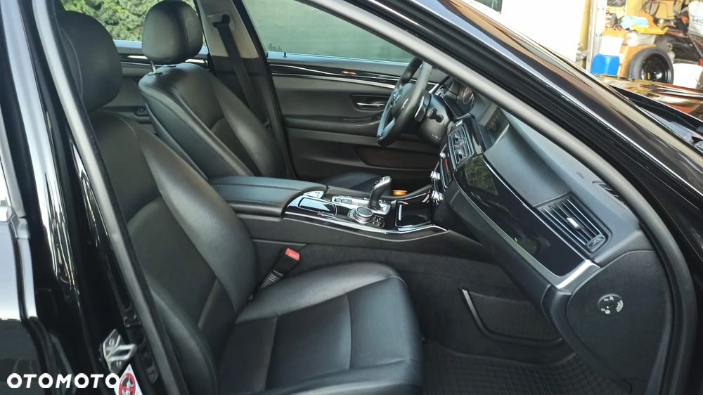 BMW Seria 5 525d xDrive Luxury Line - 27