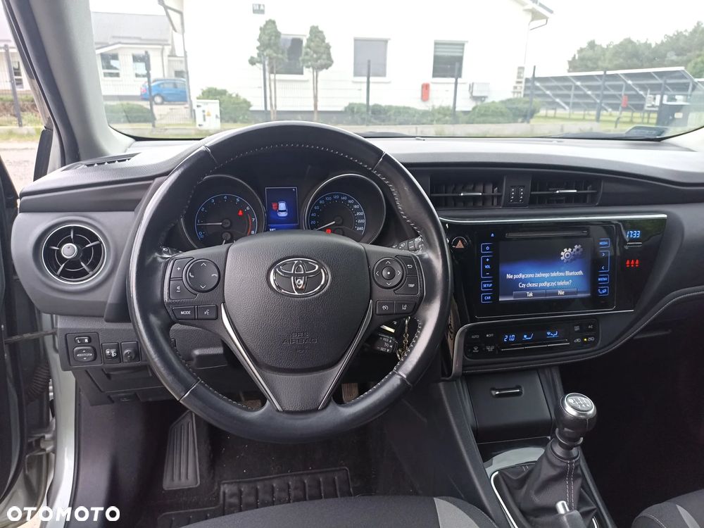 Toyota Auris 1.6 Premium - 5