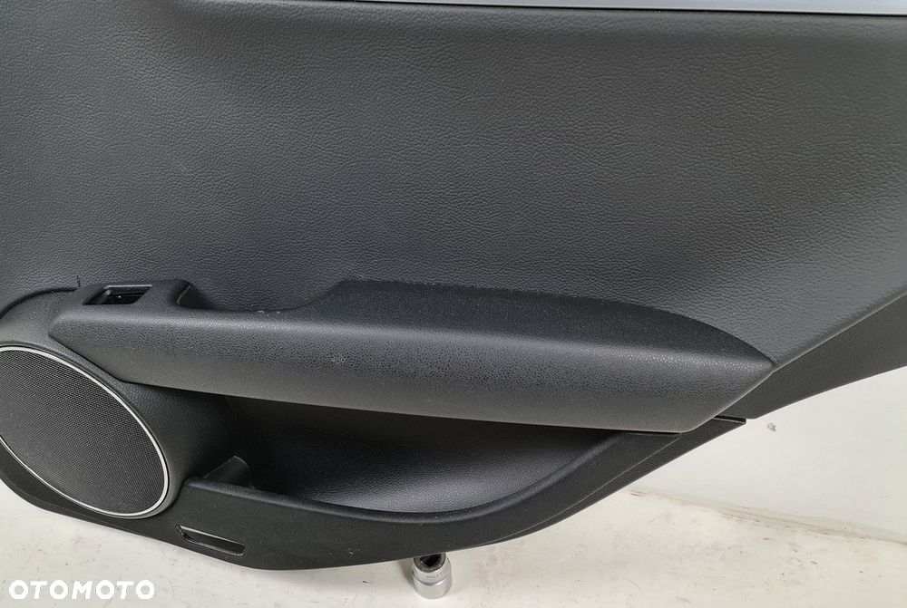 TAPICERKA BOCZEK DRZWI PRAWY TYŁ MERCEDES W204 - 2