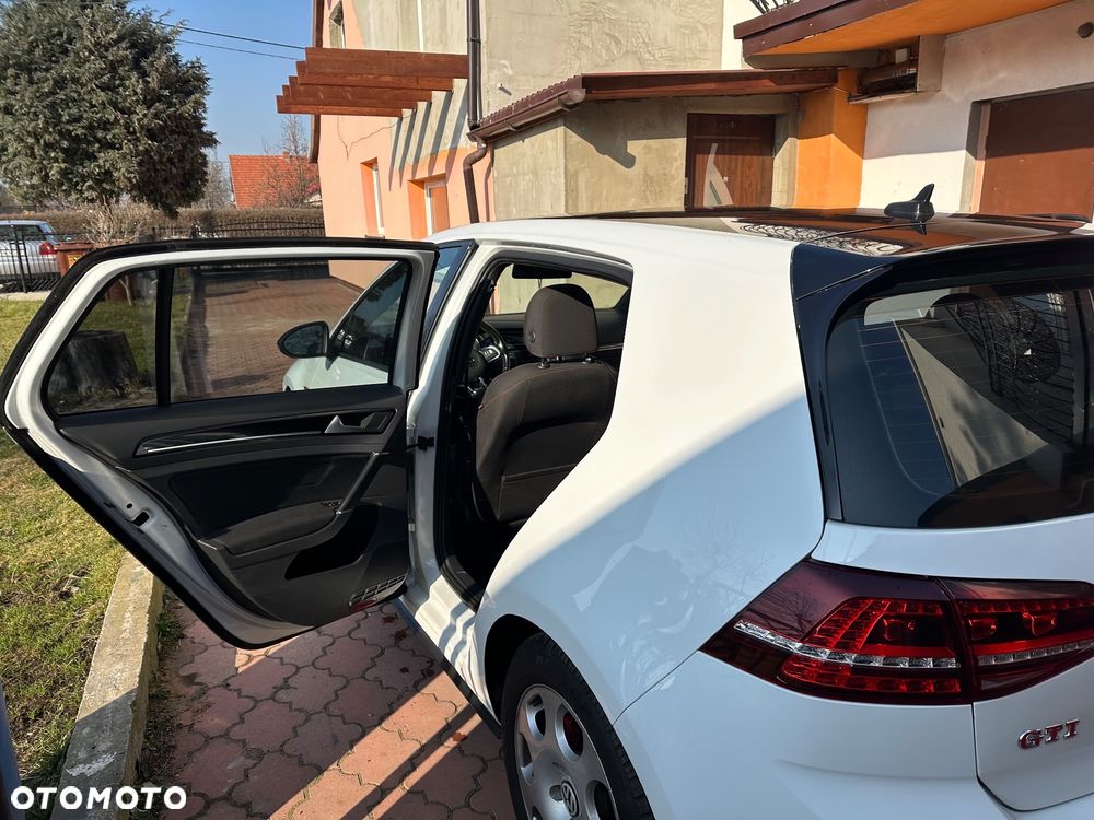 Volkswagen Golf Cabrio GTI DSG - 10