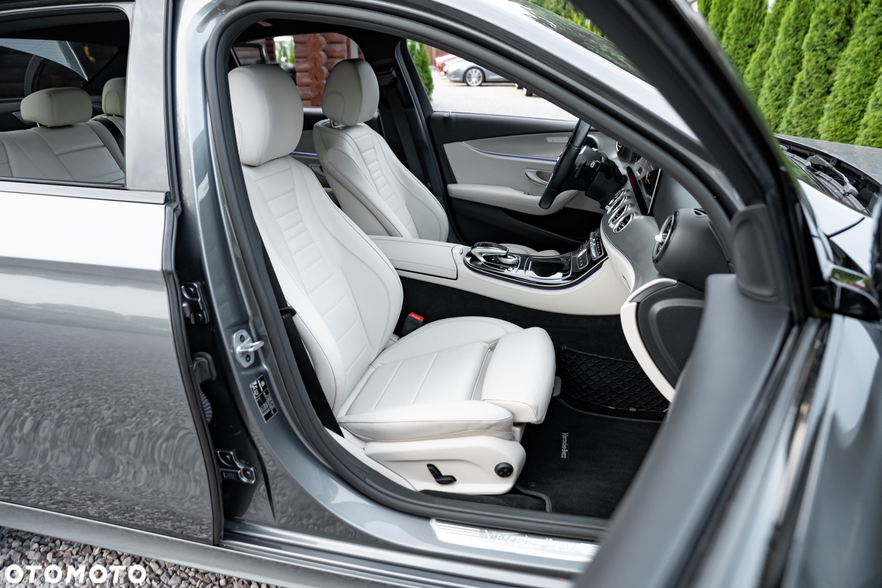Mercedes-Benz Klasa E 200 4Matic 9G-TRONIC - 27