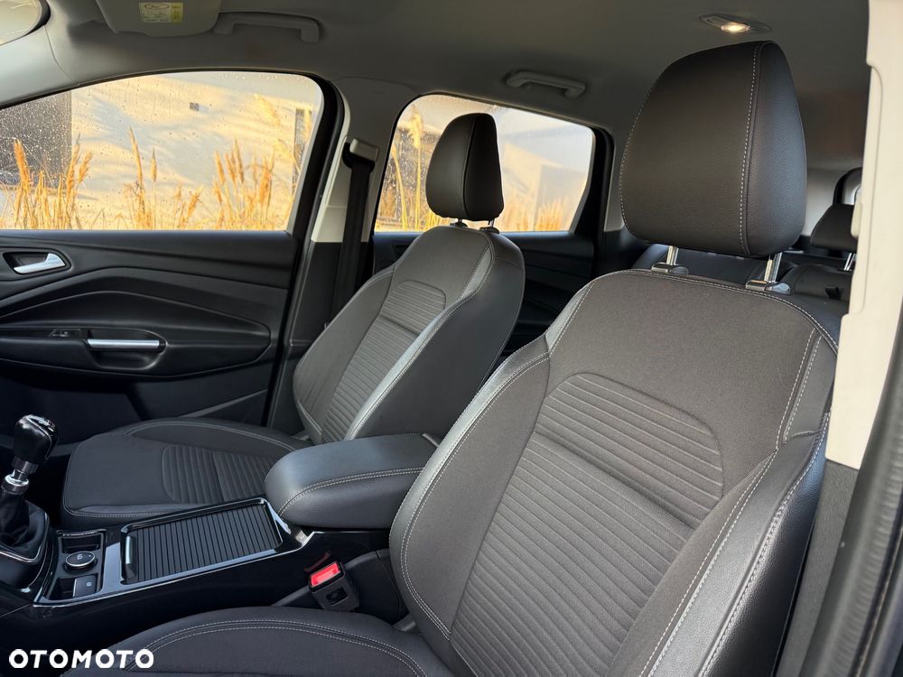 Ford Kuga 1.5 EcoBoost 2x4 Titanium - 6