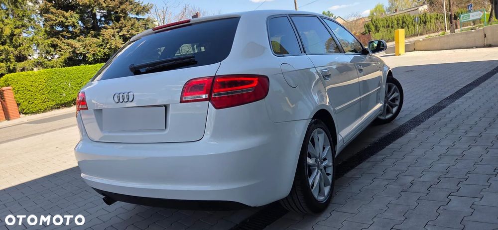 Audi A3 Sportback 1.6 TDI DPF S line Sportpaket - 3