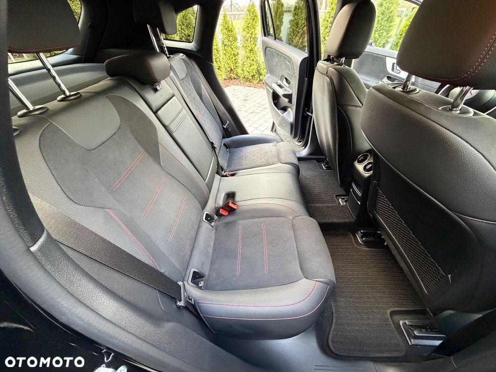 Mercedes-Benz EQA 300 66.5kWh 4-Matic AMG Line - 18