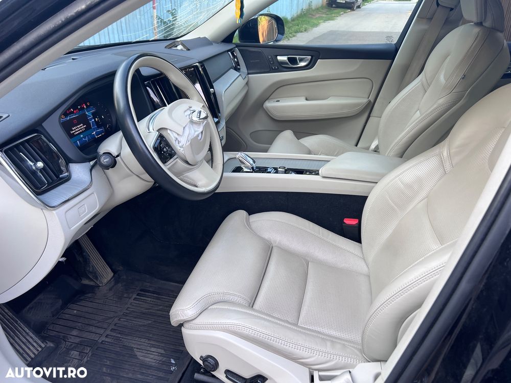 Volvo XC 60 B4 MHEV AT AWD Ultimate Dark - 7