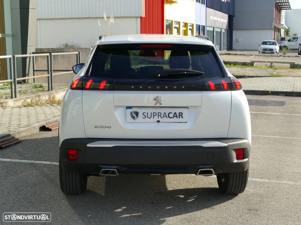 Peugeot 2008 1.2 PureTech Allure EAT8 - 4