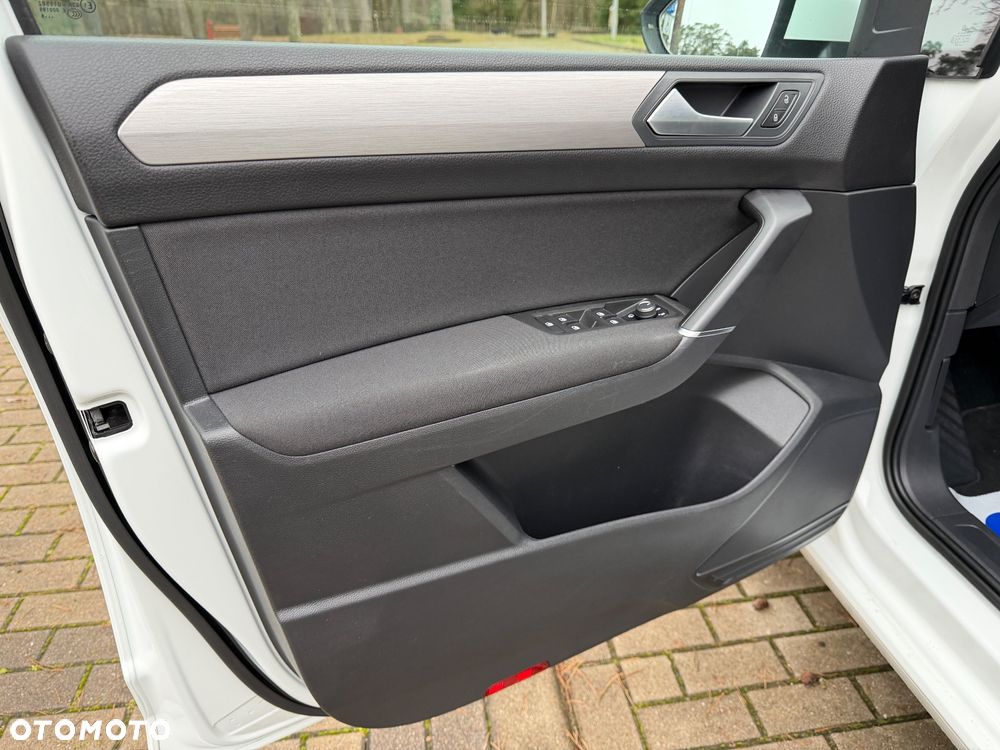 Volkswagen Touran - 17