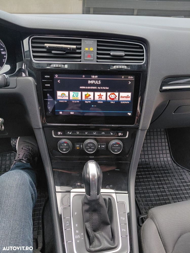 Volkswagen Golf 2.0 TDI SCR DSG Comfortline - 10