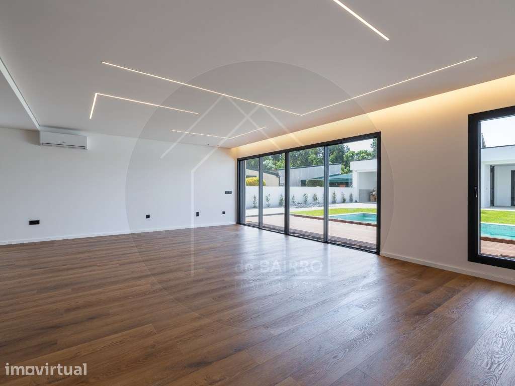 Moradia T4 com Piscina, design moderno, em Vila Nova de Gaia - Grande imagem: 4/54