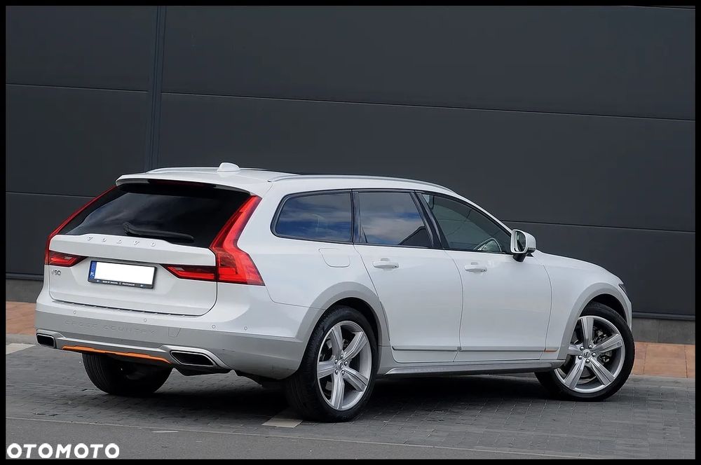 Volvo V90 Cross Country D5 AWD Ocean Race - 3