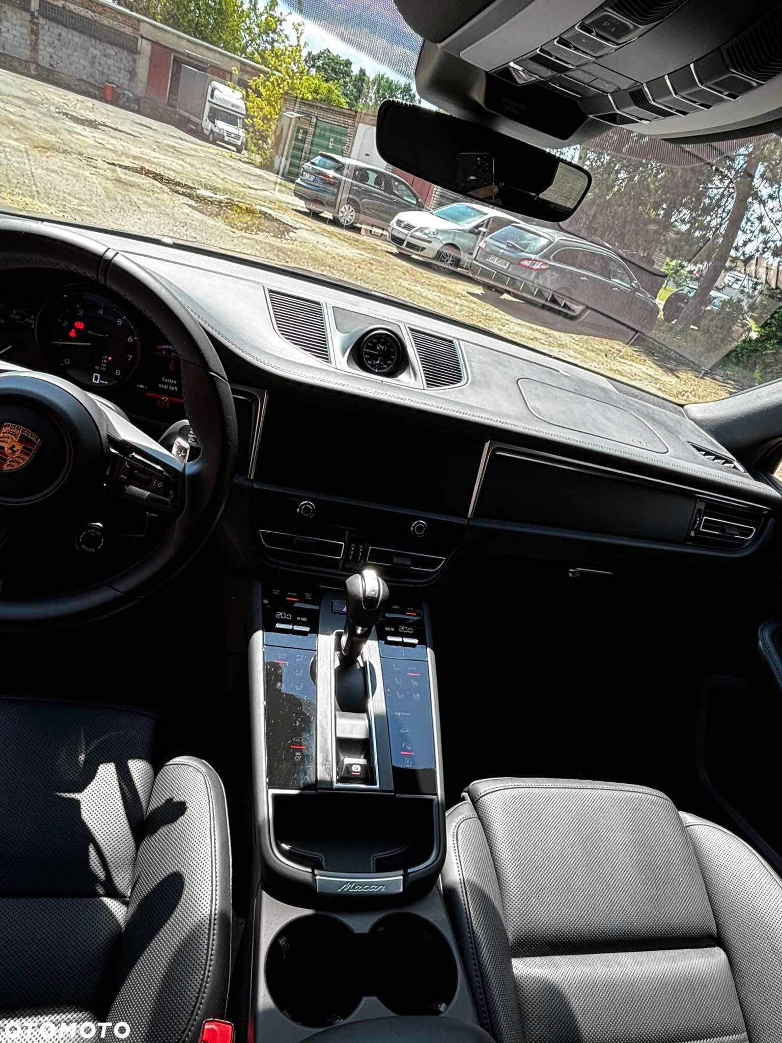 Porsche Macan T - 12