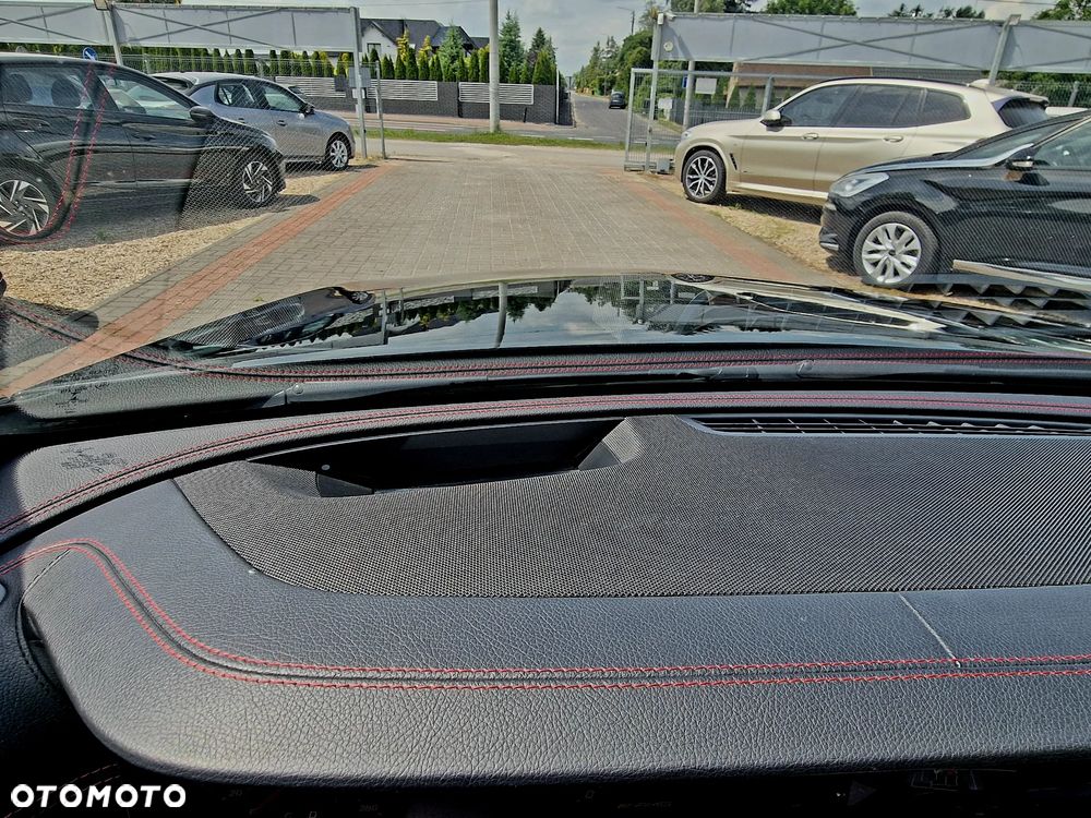 Mercedes-Benz Klasa E 43 AMG 4Matic 9G-TRONIC - 37