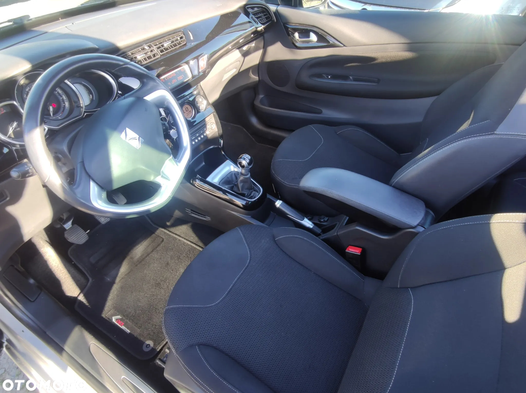 Citroën DS3 Cabrio Pure Tech 82 SoChic - 13