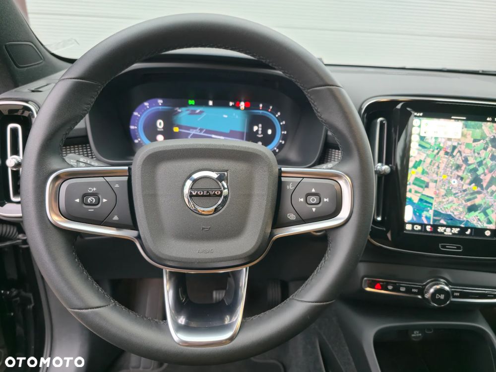 Volvo XC 40 B3 B DKG Plus Black Edition - 38