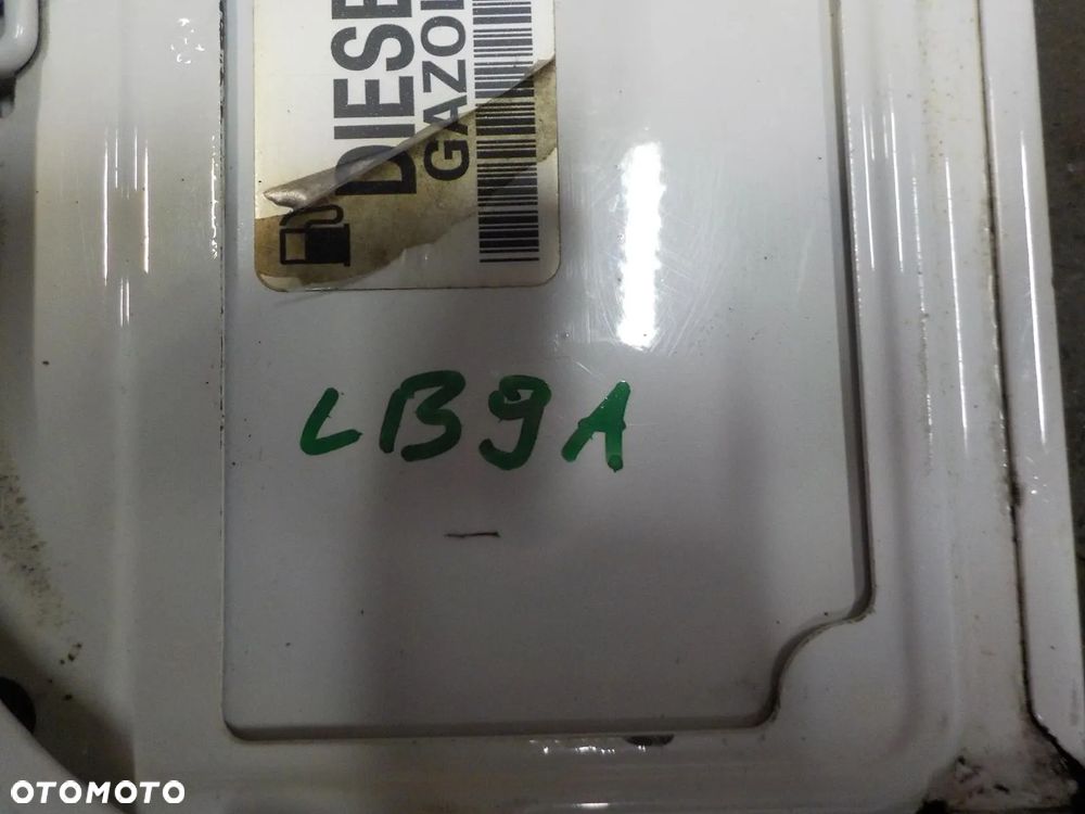 VW T5 LIFT KLAPKA WLEWU PALIWA BLACHA ZAŚLEPKA BIAŁA LB9A - 5