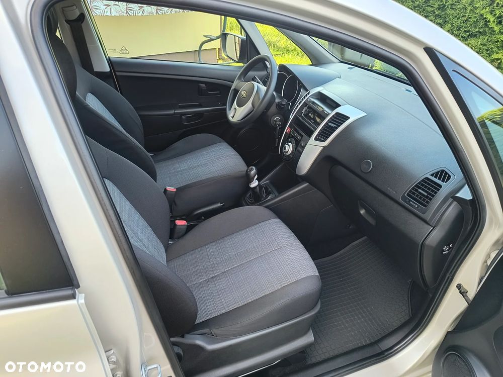 Kia Venga - 11