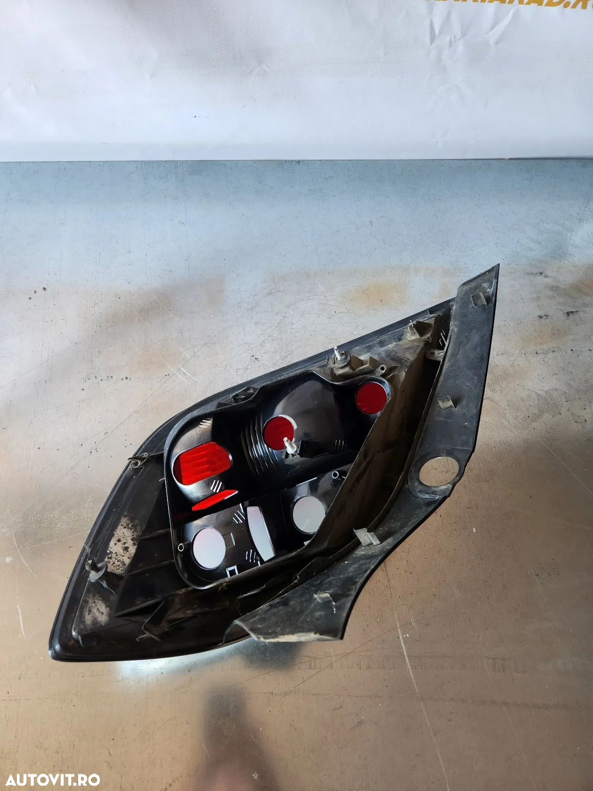 Lampa Stop Stanga Opel Astra H Hatchback - Dezmembrari Arad - 6