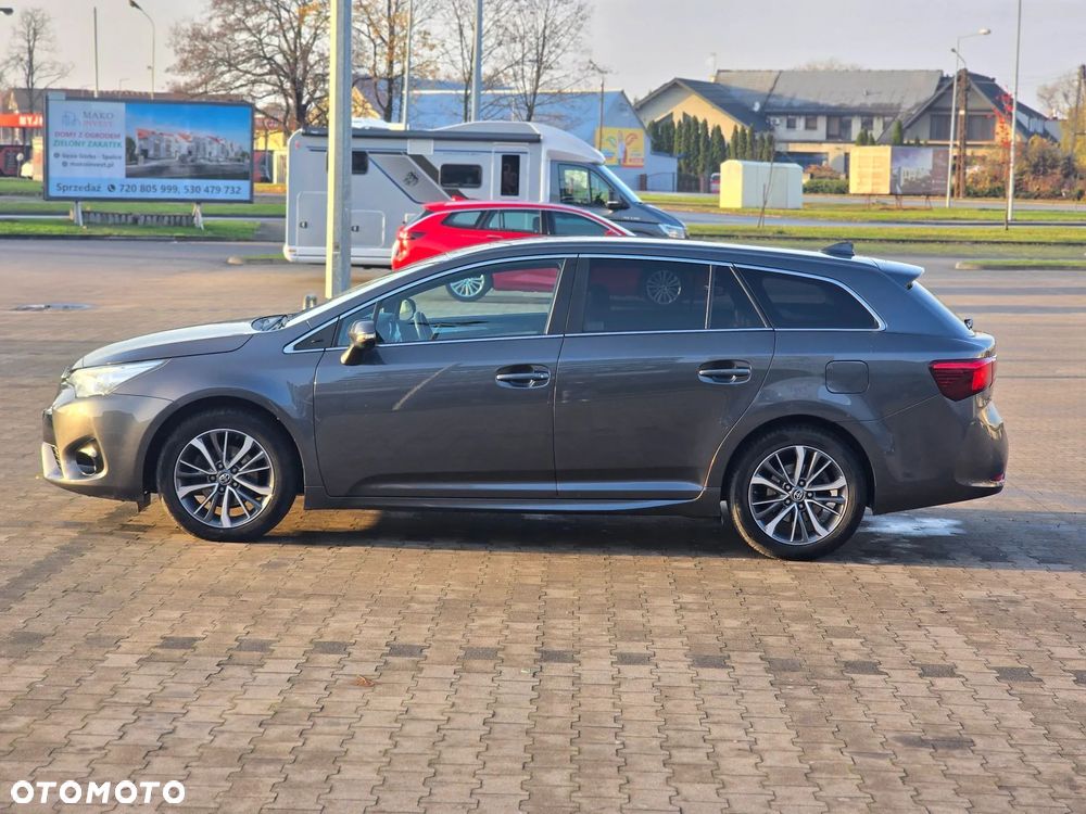 Toyota Avensis 1.8 Premium - 15