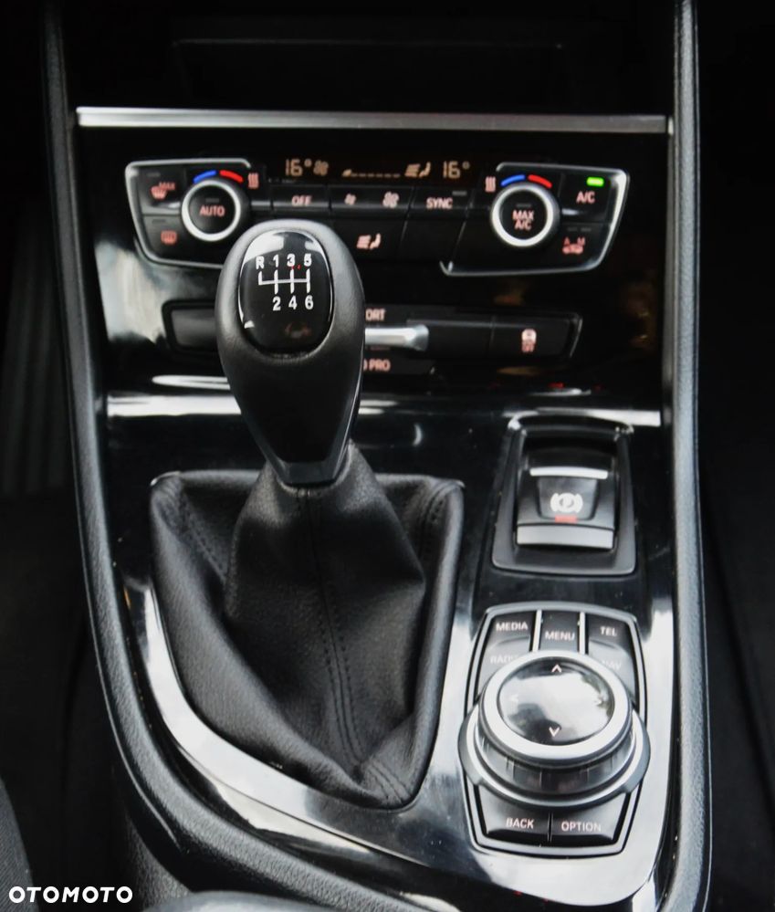 BMW Seria 2 216d - 25