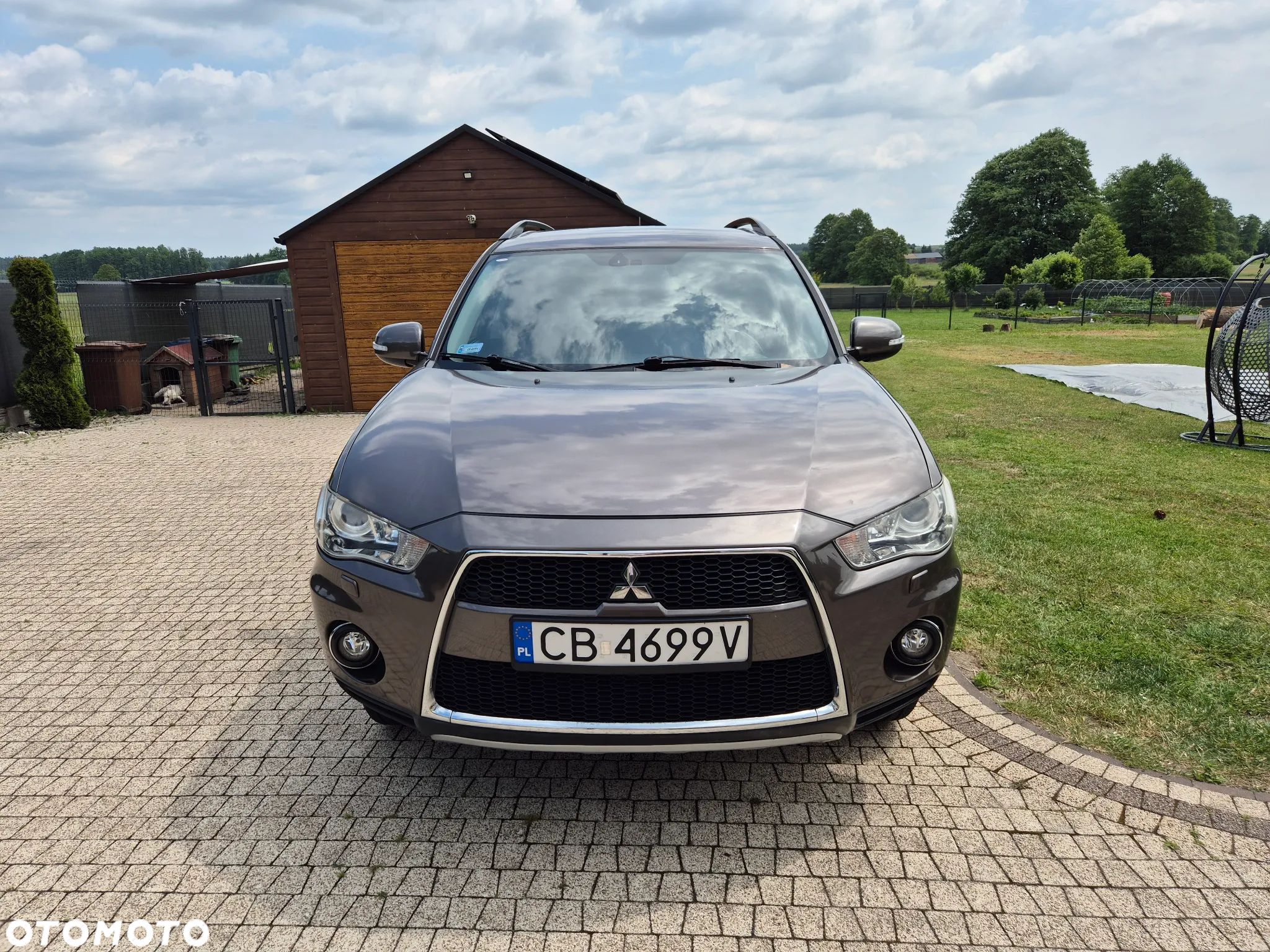 Mitsubishi Outlander - 1