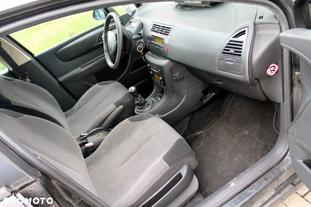 Citroën C4 1.4 16V Style - 12