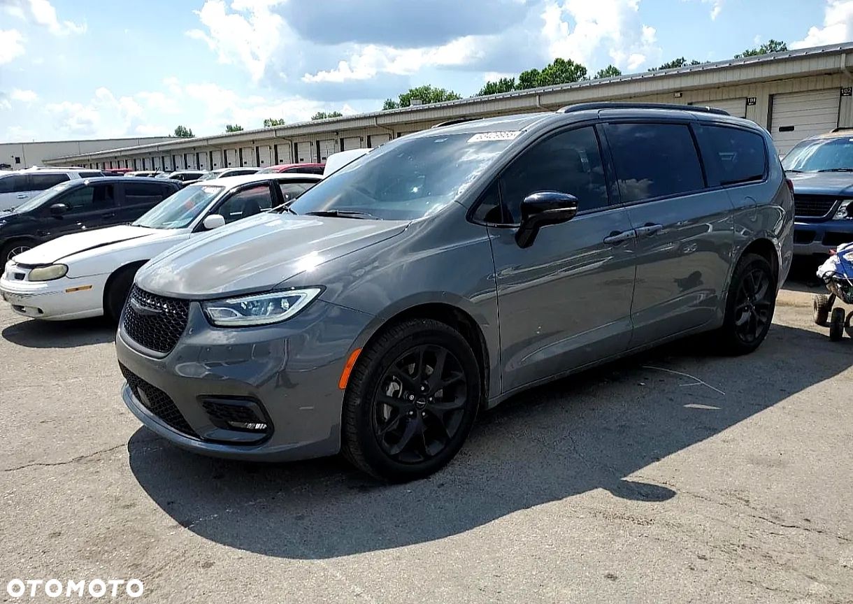 Chrysler Pacifica - 1