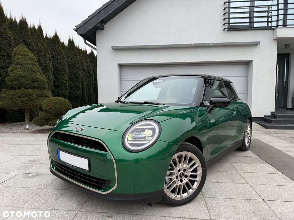 MINI Cooper E Favoured Trim - 1