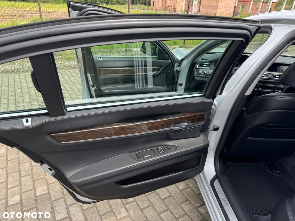 BMW Seria 7 750Li - 22