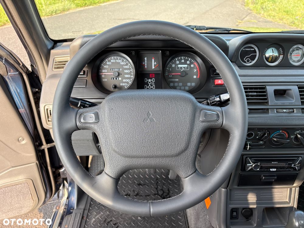 Mitsubishi Pajero - 15