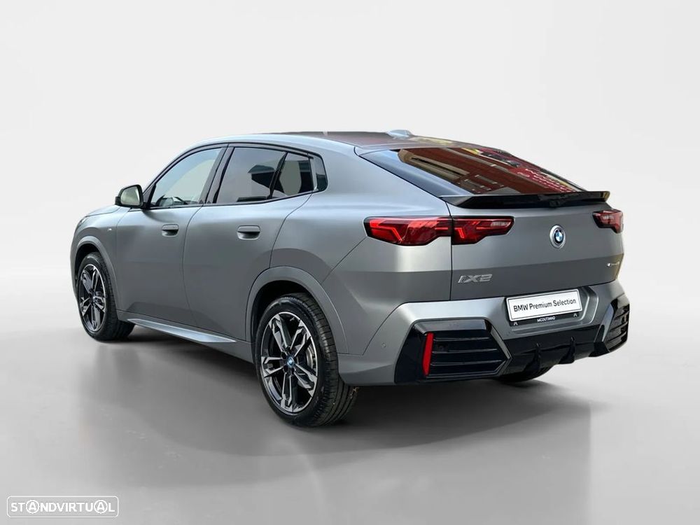 BMW iX2 eDrive20 Pack Desportivo M - 4